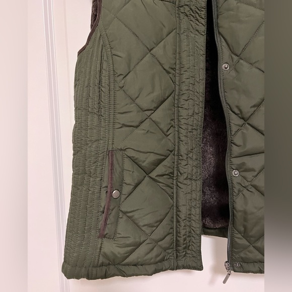 Weatherproof Army Green Quilted Vest w/ Fur Lining - Picture 2 of 4